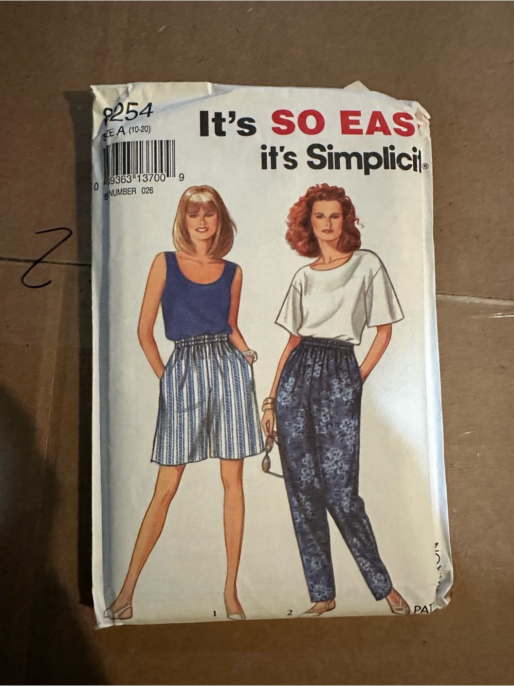 Simplicity Pattern for Women's Elastic-Waist Pants & Shorts – Blue & White